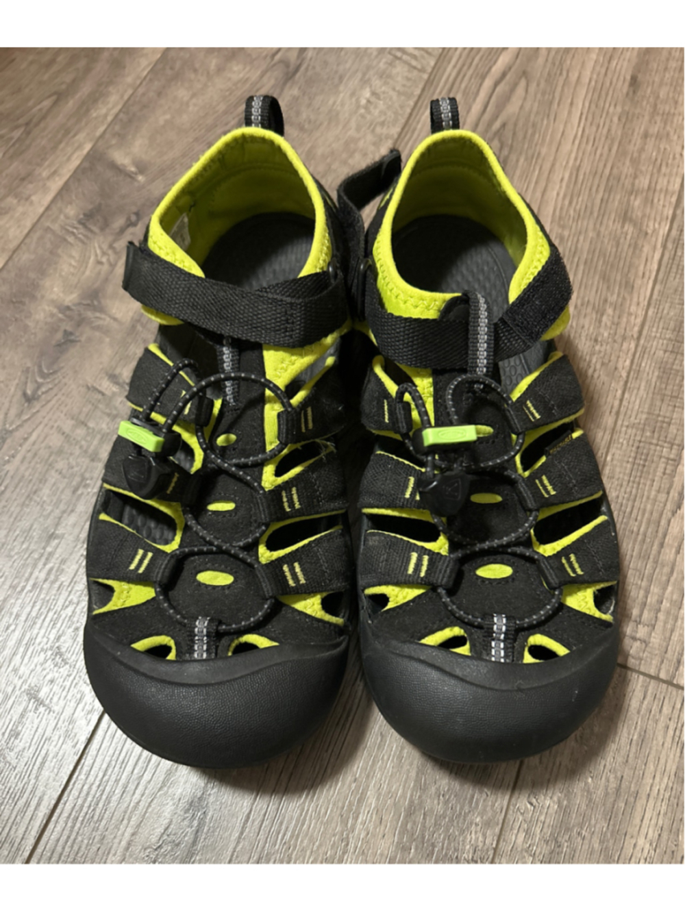 Boys KEEN Sandals Black and Lime Green Size 6 Big Boy